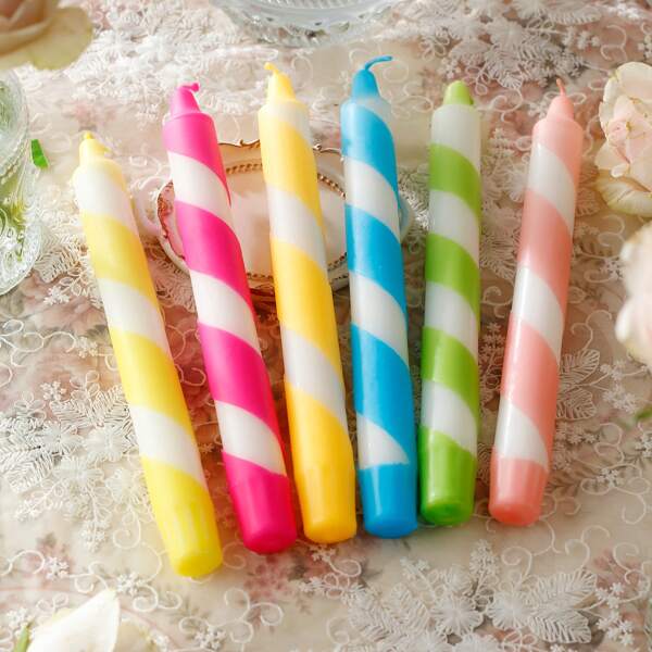 2pcs Set European Spiral Striped Pattern Taper Candles 20.32 Cm Smokeless Odorless For Wedding Birthday, Romantic Candlelight Dinner Decor, Bedroom Tabletop Centerpiece Holiday Party Ambience Lighting