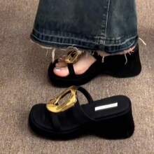 French Black Thick-Soled Sandals For Women 2025 Summer New Niche Fashion Simple Metal Beach Slippers