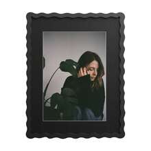 1个波浪形多色相框（红、黄、蓝、绿、白、黑），时尚百搭的家居和办公装饰 - 适合桌面和墙面展示，完美的乔迁礼物（不含照片） - 彩色 - 查看 35