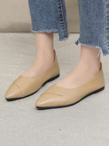 Nouvelles chaussures de travail confortables à talons épais pour dames, style rétro britannique pour femmes d'âge moyen et âgées, convenant au printemps et à l'automne