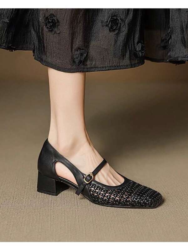 2025 Nuovi Scarpe Mary Jane stile francese vintage con punta quadrata, intrecciate e traforate, con cinturino e tacco medio, scarpe flat stile cinese con cinturino per donne