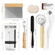 带有高级工具的酸面团发酵剂套装，包括 22 盎司高品质酸面团发酵剂、硅胶发酵篮、面团刮刀、划痕板，非常适合烘焙初学者和爱好者