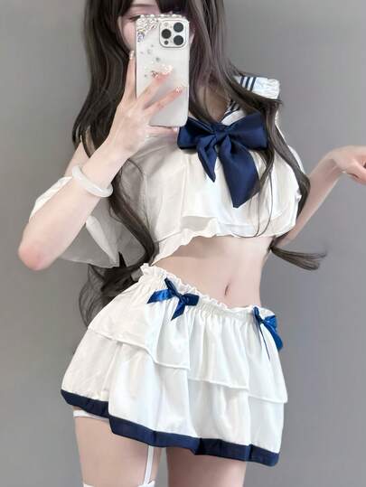 一件女式动漫风甜美可爱JK制服套装，带蝴蝶结，适合直播、舞台表演