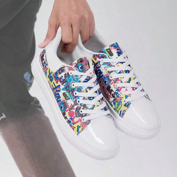Zapatos de skateboarding estilo europeo para hombres jóvenes, moda coreana, estudiantes, zapatos de recubierto con graffiti, zapatillas de plataforma para baile hip hop y calle, suela gruesa versátil para uso casual en tallas grandes 47 y 48