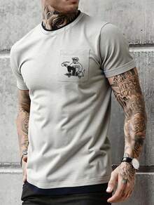 Playera casual de hombre con diseño divertido en el bolsillo, estilo relajado y cuello redondo, ideal para outfits modernos y urbanos  Casual-Básico    Verano  Regular        Casual - Gris - Ver 2