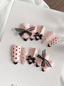 一套短方形纯手绘波尔卡圆点法式甜美酷炫地雷蕾丝蝴蝶结手工按压指甲，Y2K黑粉高端气质美甲，适合派对、生日、聚会等场合