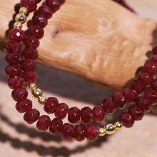 1 pieza Collar de piedra natural de granate para mujeres - Joyería elegante con tono dorado, cuentas de gemas rojas profundas para uso diario y regalo, aumenta la confianza y realza el encanto, collar con dije, diseño sofisticado de cuentas