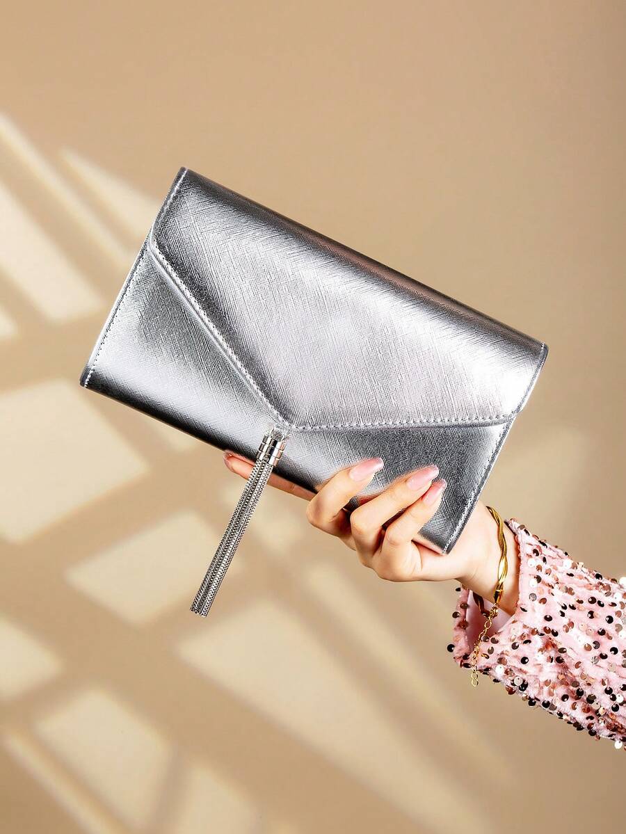 迷人的女士流苏装饰信封晚宴手包，闪亮的链条肩带，时尚翻盖，奢华纹理人造皮革，非常适合华丽场合，理想的婚礼和派对活动配饰 - 銀色 - 查看 1