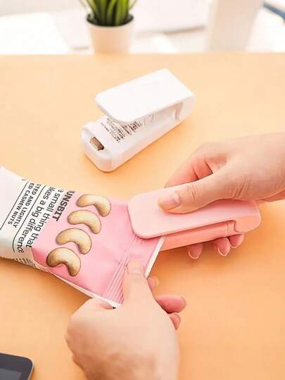 1 件便携式食品真空封口机，手持式食品袋封口机 - 电池供电真空封口机，紧凑型手动食品袋封口机 - 耐用 ABS 塑料食品储藏袋封口机，适用于零食、薯片、饼干、干货 - 紧凑型，适合厨房和旅行（不含电池），含食品袋夹