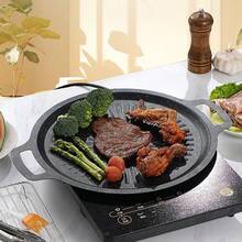 一個黑色的多功能韓國鐵製煎鍋，露營必備，不沾圓形燒烤鍋，電磁爐相容，家用和戶外露營便攜式燒烤盤，耐用炊具， 適合燒烤、早餐等，戶外烹飪工具 | 圓形烤盤 | 不沾表面，露營卡式爐鐵板燒烤，不沾鍋，烤肉，一鍋多用