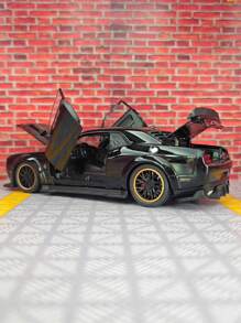ESCBBXX Un modelo de coche de carreras simulado, con una carrocería hecha de aleación de cinc. Las dos puertas se pueden abrir, y también se pueden abrir el capó delantero y la puerta del maletero. Es un coche de juguete para niños con funciones simuladas de sonido y iluminación. El modelo del coche es rico en detalles, de acabado exquisito y de buena calidad. Es adecuado para la colección y se puede regalar como regalo de cumpleaños a los niños.