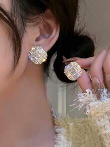 Set de 4 pares de pendientes de lujo con perlas falsas y cruces triangulares y cuadradas, aptos para uso diario y festividades de mujeres