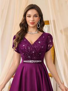 MIUSOL 亮片花卉蕾丝V领花瓣袖缎面不对称荷叶边下摆正式派对长裙，优雅女士派对礼服，正式晚礼服，舞会礼服，适合婚礼宾客、毕业典礼、盛大晚宴及其他夏季场合 - 紫紅色 - 查看 9