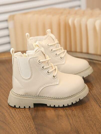 一双适合女孩和男婴的秋冬季靴子，百搭儿童踝靴，英伦风防滑皮靴，返校季必备