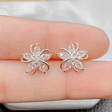 Fashionable Five Petal Flower Shaped Earrings And Earrings, Japanese And Korean Style, Sparkling And Exquisite, A Great Gift For Friends, The First Choice For Gifts
