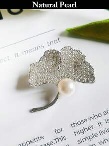 1pc Natural Cultured Pearl Angel Wings Ginkgo Leaf Flower Brooch Pin Scarf Clip, Elegant Women's Western Jewelry Accessory, Beach/Pride/Birthday/Graduation Gift