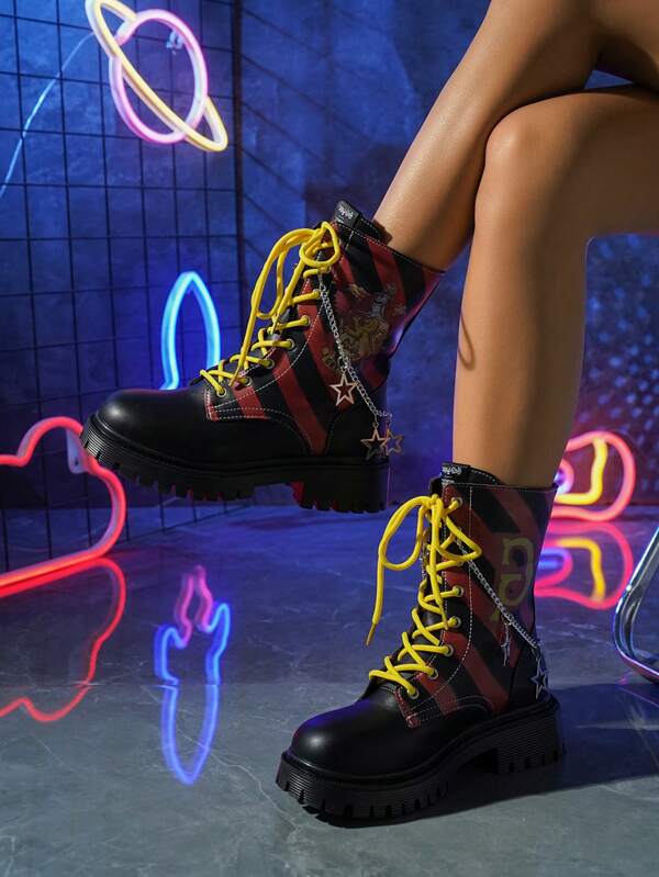 New 2025 Autumn/Winter Women Daily Versatile Casual Comfortable Leather Boots, Suitable For Pairing With Shorts, Casual Wear, Leather Jackets, Mini Skirts, Skinny Pants, Fashion Personalized Metal Star Chain Decorative Ankle Boots, Suitable For Travel, Leisure, Casual Parties, Street Outdoor, Daily Office, Women Street Retro Classic Round Toe Boots With Contrast Stripe Print Design