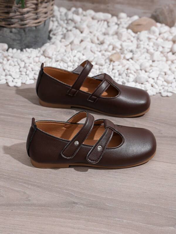 1 Par de Zapatos Planos con Correa en T de Color Marrón para Niñas, Material de PU con Diseño Ajustable de Doble Gancho y Bucle, Punta Redonda, Suela de TPR Antideslizante, Bailarinas Ligeras y Cómodas, Adecuadas para Estudiantes de 5 a 14 Años, Apropiadas para la Escuela, Actividades, Actuaciones y Uso Diario en Interiores/Exteriores