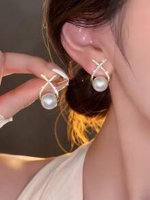 Set de 4 pares de pendientes de lujo con perlas falsas y cruces triangulares y cuadradas, aptos para uso diario y festividades de mujeres