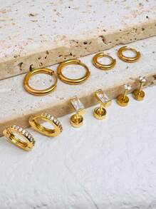 Set de 5 pares de pendientes delicados para mujeres, pendientes de aro pequeños chapados en oro de 14K para múltiples perforaciones, pendientes de botón planos con CZ chapados en oro para lóbulo, cartílago y hélix
