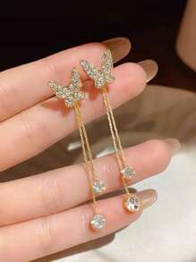 1 paire de boucles d'oreilles papillon en strass élégantes et mignonnes avec des pompons détachables, convient pour le port quotidien et les sorties des femmes