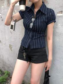 Camisa corta de verano para mujer con diseño de rayas plisado en el pecho, cierre completo de un solo botonadura, solapa y manga corta, estilo casual Y2K de los 90 y elegante, escote sexy