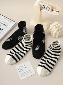 5 Pairs Black And White Women's Socks, Cute Cartoon Dog Bear Letter Jacquard Women's Ankle Short Socks, Casual Daily Wear