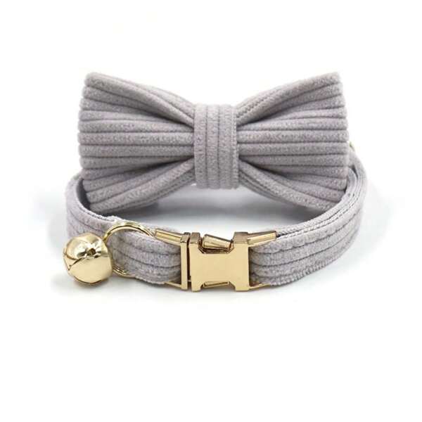 Collar de terciopelo acanalado para gato, collar de gato con campana y moño, hebilla de aleación de zinc chapada en oro, lindo y duradero, fácil de ajustar y de liberación rápida, para uso diario, exterior y fiestas de cumpleaños y bodas (debido a que cada lote de telas y manualidades, los colores pueden variar ligeramente, se envían al azar)