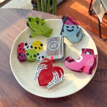 Pasadores de pelo con tema de Halloween - Mano de monstruo / Araña roja / Fantasma / Calavera / Telaraña / Forma de bruja Pinzas de moda, Pasadores de pelo únicos para moño y recogido, Accesorios de pelo lindos