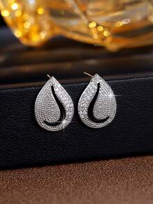 1 对独特设计奢华泪珠形女士耳环，适合日常佩戴、约会和派对