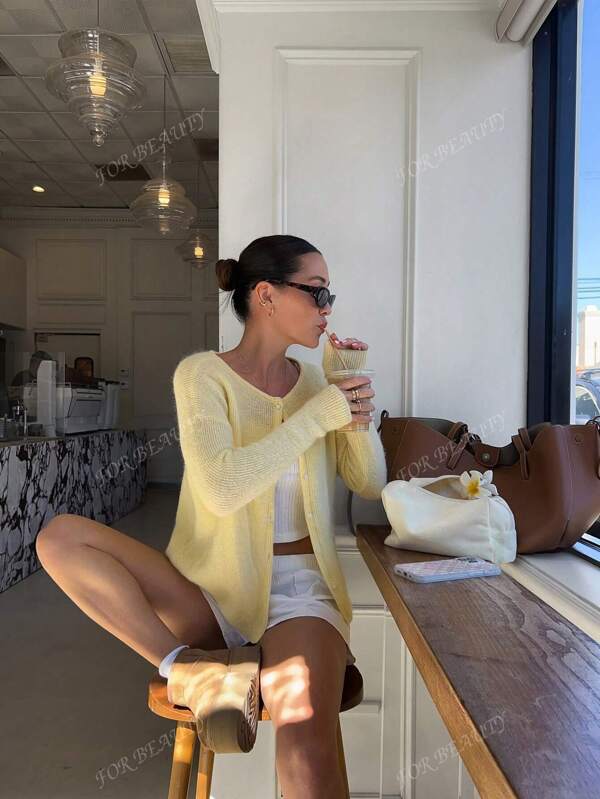 Nuovo maglione a maniche lunghe lavorato a maglia con collo tondo e bottoni, di colore giallo, adatto all'autunno. Elegante, romantico, casual e versatile, adatto per l'ufficio e il tempo libero.