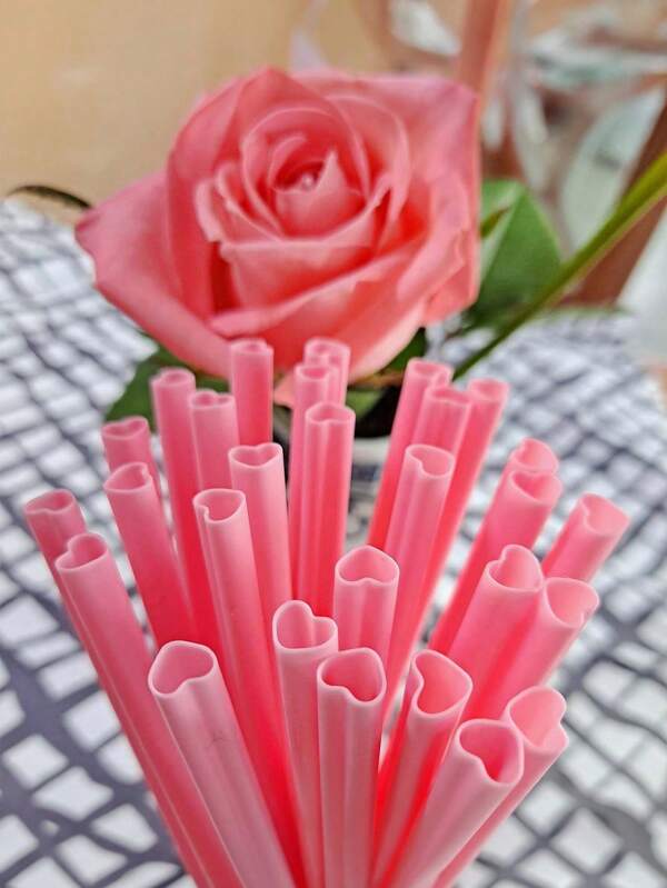 1/5/10/20/30 pièces Pailles en forme de cœur, pailles roses réutilisables en forme de cœur, pailles à cocktail, convient pour la Saint-Valentin, les fournitures de fête de mariage, Halloween, les cadeaux de Noël, les arbres de Noël, la Saint-Valentin, la rentrée scolaire, les outils de boisson, les boissons essentielles