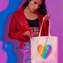 TOTEBAG | TOTEBAG ORGULLO PRIDE | COLOR Y AMOR PARA LLEVAR | BOLSA TOTE PRIDE |  ESTILO CON ORGULLO LGBTQ+ | TOTEBAG DEL PRIDE | AMOR ES AMOR, ¡LÚCELO CON ORGULLO!| BOLSA PRIDE MULTICOLOR – PERFECTA PARA CELEBRAR EL ORGULLO | TOTE PRIDE |  DISEÑO VIBRANTE PARA MES DEL ORGULLO - Caqui - Ver 2