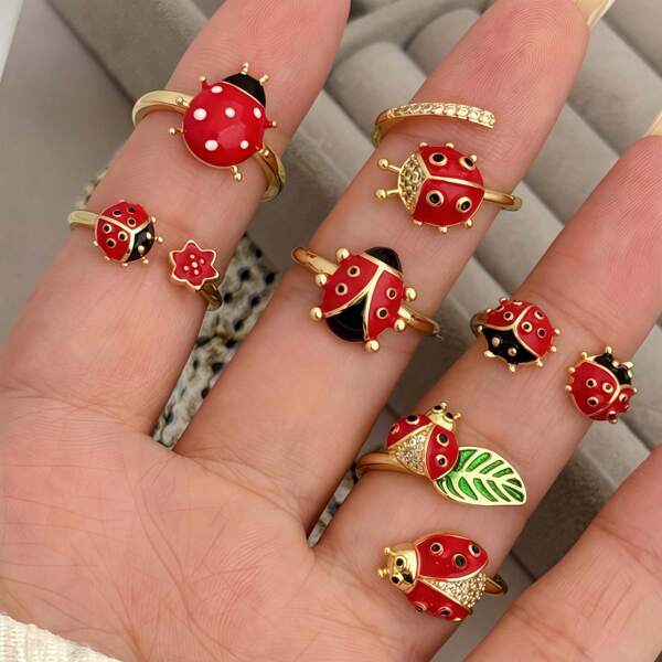 Anelli aperti a forma di simpatici coccinelle rosse in stili assortiti, anelli adorabili da donna adatti per uso quotidiano o come regali per festival