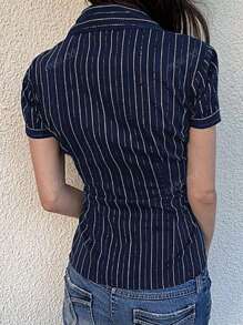 Camisa corta de verano para mujer con diseño de rayas plisado en el pecho, cierre completo de un solo botonadura, solapa y manga corta, estilo casual Y2K de los 90 y elegante, escote sexy