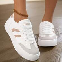 新款经典白色皮革休闲硫化女式运动鞋，百搭