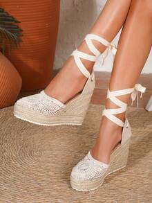 女士厚底坡跟时尚假日凉鞋，编织草底休闲优雅女士平底鞋，有白色、黑色、红色、金色、绿色、黄色可选