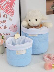 1 coș de depozitare cu model drăguț de inimă albastră, coș de depozitare pentru diverse obiecte de birou, coș de depozitare pentru ruj machiaj pensule îngrijirea pielii, ornamente de birou, cutie de depozitare pentru cosmetice, coș de picnic portabil, depozitare pentru baie, depozitare pentru îngrijirea pielii, potrivit pentru casă, călătorii, festivaluri și școală.