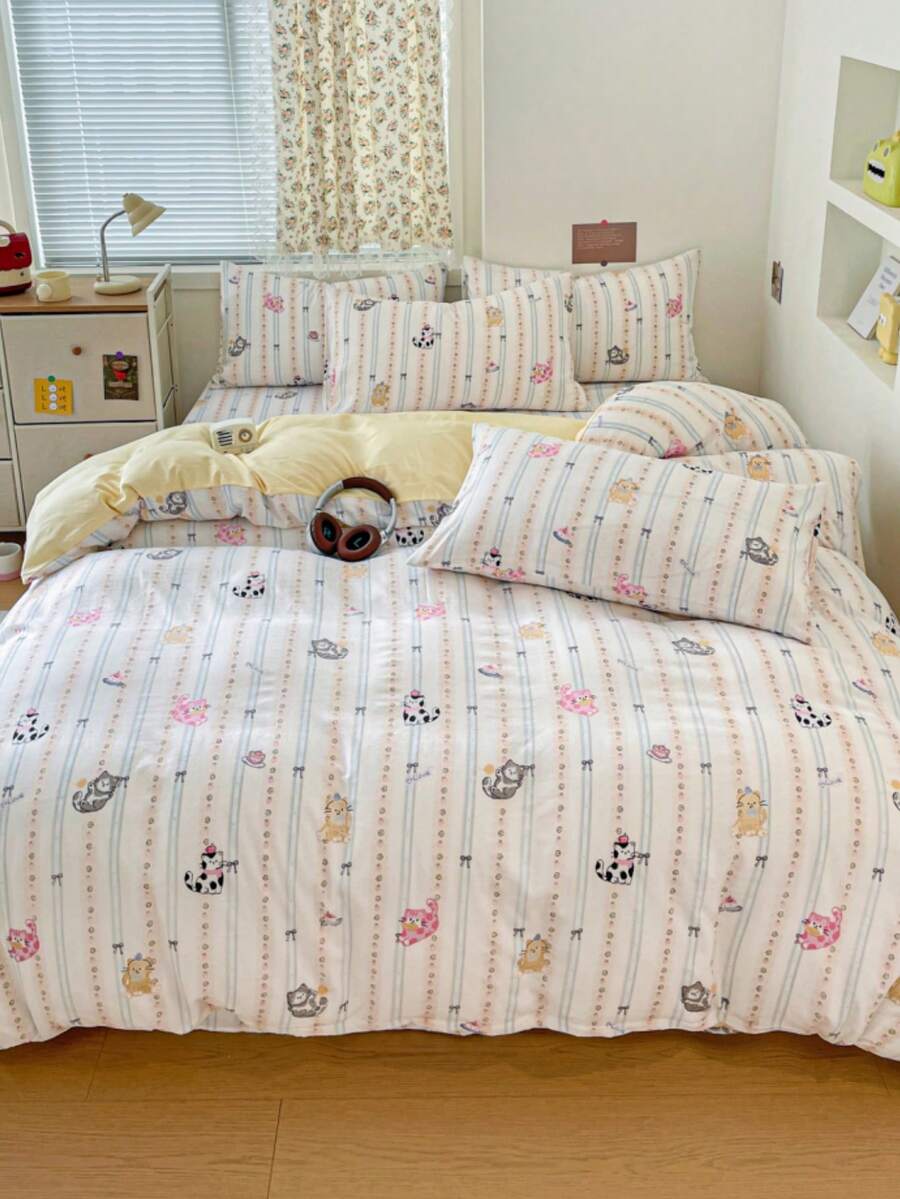 3/4pcs Ditsy Floral Bow Kitty Bedding Set (1*Duvet Cover + 1*Bed Sheet + 1/2*Pillowcase) Cherry Blossom Ditsy Floral, Cartoon Line Bear Print, Fashion Pattern, Soft Touch, Skin-Friendly Fabric, Machine Washable, Suitable For All Seasons, Duvet Cover & Pillowcase Without Filler - Multicolor - View 1