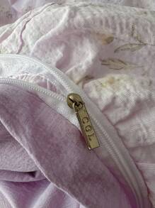 1 Set de 3 piezas Juego de ropa de cama con estampado floral morado, suave y acogedor, con volantes de gasa, adecuado para la decoración del dormitorio de la mujer, regalo del Día de San Valentín (1 funda de edredón + 2 fundas de almohada), sin relleno, el estampado de la funda de almohada se corta aleatoriamente