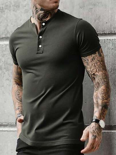 Playera Henley para Hombre de Estilo Casual y Urbano con Diseño de Botones Frontales, Corte Slim Fit que Resalta la Figura Masculina, Ideal para Looks Modernos, Juveniles y Versátiles, Perfecta para Combinar con Jeans, Joggers o Pantalones Casual, Prenda Básica e Imprescindible para el Día a Día, Estilo Minimalista y Atemporal para Primavera, Verano, Otoño e Invierno, Apta para Oficina, Citas, Salidas con Amigos, Vacaciones o Uso Diario, Streetwear y Estilo Relajado para Hombres que Buscan Comodidad sin Perder Estilo, Moda Masculina Actualizada para Toda Ocasión  Liso  Casual-Básico  Algodón    Playera Henley      Primavera - Verano