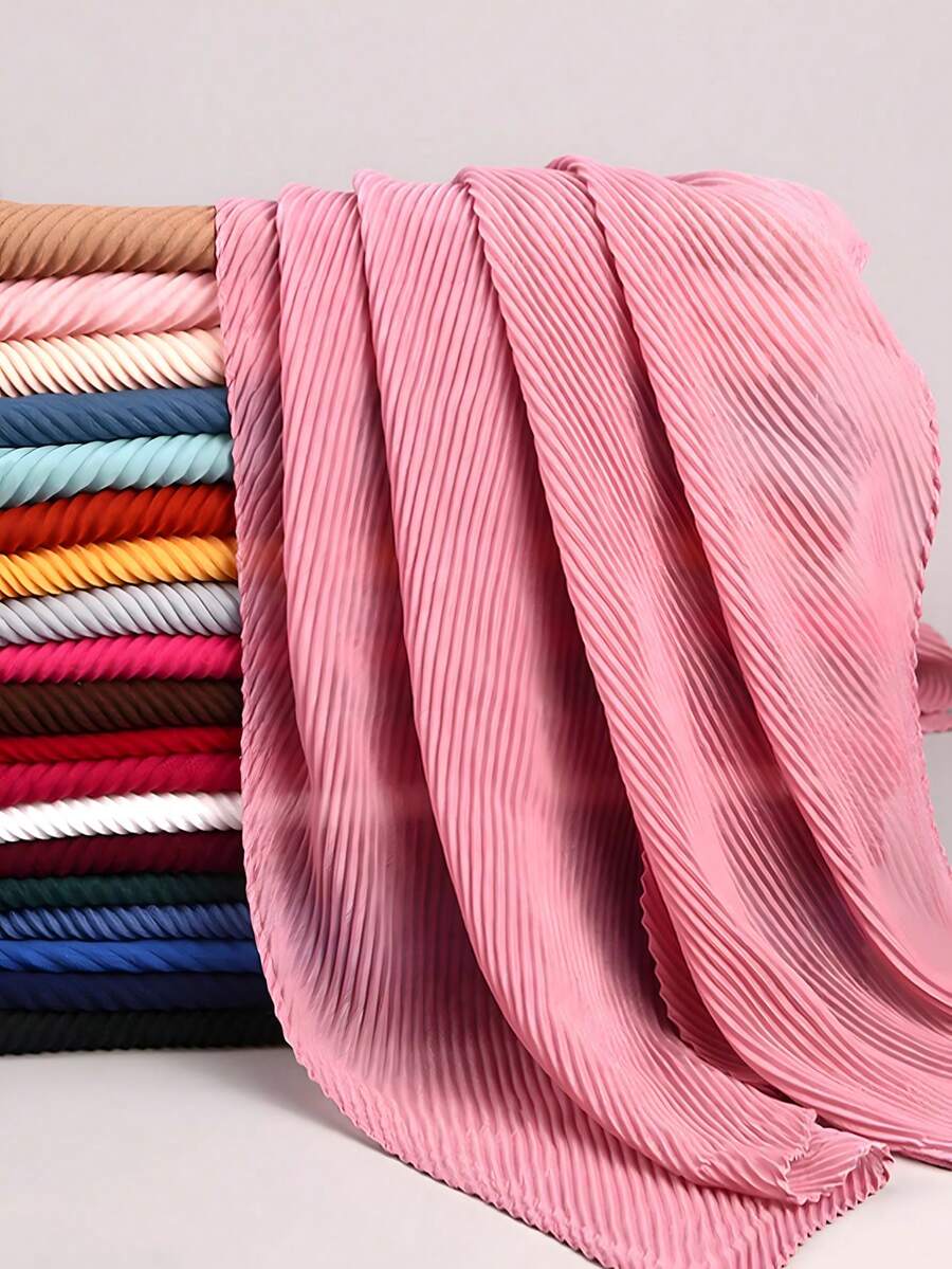 1 件纯色压皱披肩围巾，适合女性春夏季日常穿着