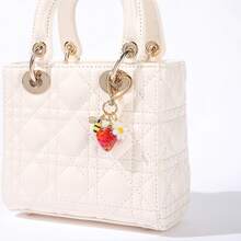 Colgante con forma de corazón multicapa con abeja, girasol y fresa, color dopamina, accesorio de joyería versátil para bolsos, tazas, teléfonos, llaves, con atractivo de regalo caprichoso para amigos, compañeros de clase, maestros, ancianos; estilo lindo, adorable y moderno para el guardarropa de primavera, regalos del Día de San Valentín, momentos del Día de la Madre, uso diario, decoración linda, pieza de declaración encantadora, paleta de colores llamativa, aspecto premium, detalles brillantes, idea de regalo pensativa para cualquiera que ame los encantos delicados y juguetones - Multicolor - Ver 2