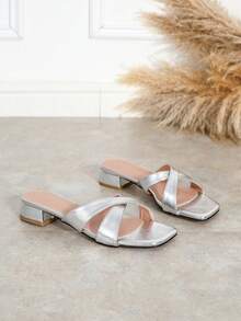 Damen Mode minimalistische goldene gekreuzte Riemen Flach-Absatz Sandalen, bequeme vielseitige rutschfeste flache römische Pantoffeln