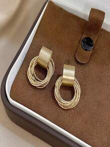 复古金属金色多圆环耳钉，女士韩式时尚首饰，适合婚礼、派对佩戴，亦可作为珠宝礼物或情人节配饰。 - 金色 - 查看 4