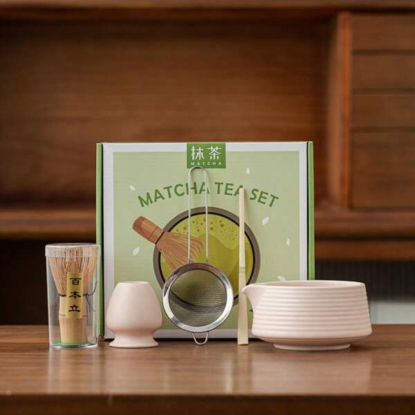 5 pièces Set japonais Matcha, comprenant un bol Matcha avec bec verseur, un fouet Matcha et son support, une cuillère Matcha en bambou et un tamis en acier inoxydable - Kit Matcha finition mate, convenant aux passionnés de Matcha de retour à l'école