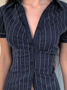 Camisa corta de verano para mujer con diseño de rayas plisado en el pecho, cierre completo de un solo botonadura, solapa y manga corta, estilo casual Y2K de los 90 y elegante, escote sexy