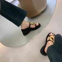 French Black Thick-Soled Sandals For Women 2025 Summer New Niche Fashion Simple Metal Beach Slippers