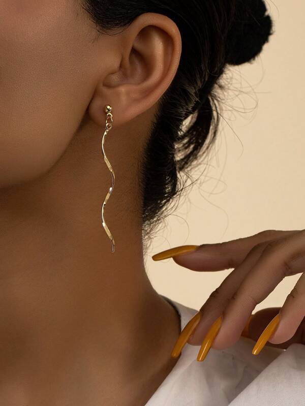1pc Fashionable Gold-Plated Spiral Hoop Earrings, Suitable For Low-Key Elegant, Party Spotlight, Gift, Daily Wear, Atmosphere Booster