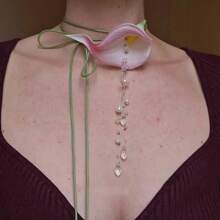 1 szt. Projektant, ręcznie robiony, naszyjnik z kwiatów lilii Calla, damski naszyjnik choker, kryształowa perła, frędzle, łańcuszek na obojczyk, elegancka francuska dekoracja kwiatowa, styl boho, idealny na imprezy i bankiety, wesela, święta, wakacje, randki